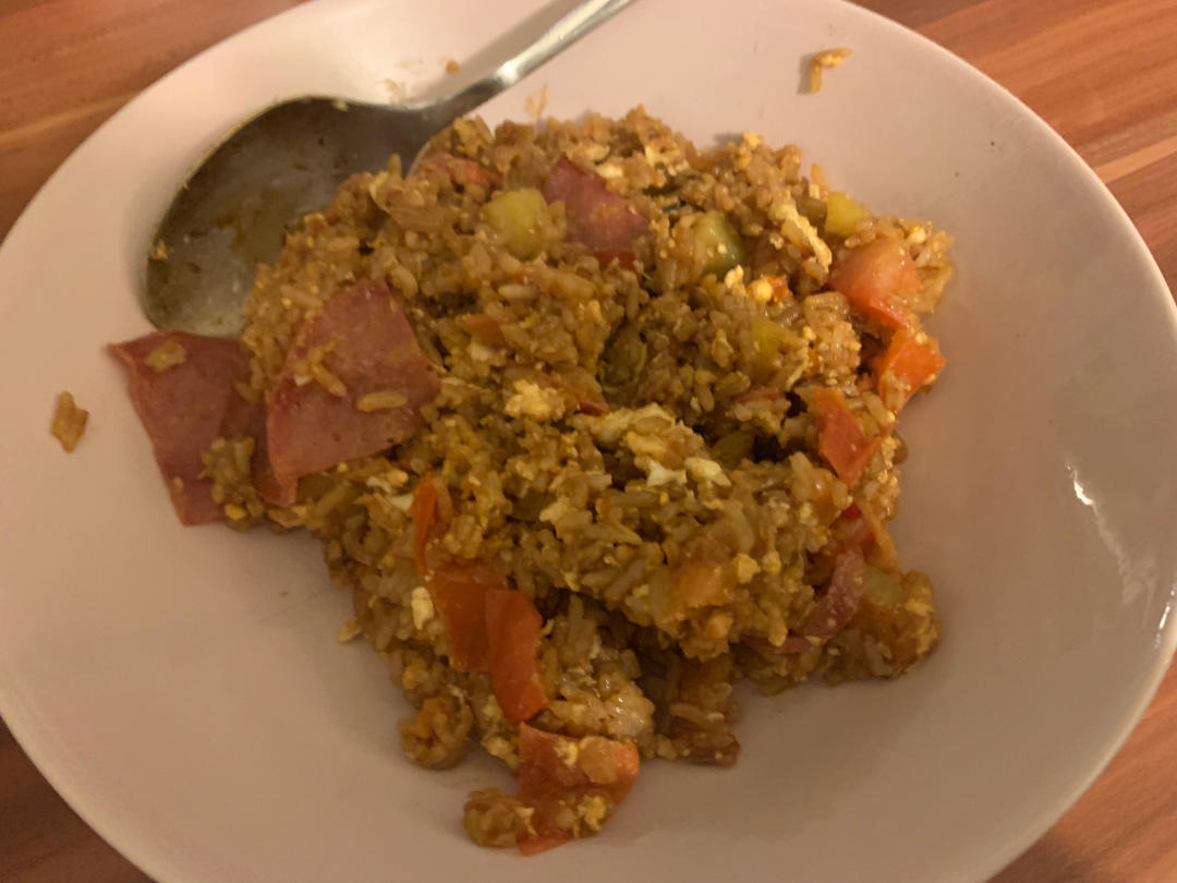 邻居抢着来我家吃土豆香肠炒饭，原来这么香！