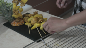 秘制菠萝咖喱鸡肉串的做法 步骤14