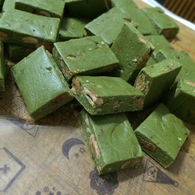 抹茶杏仁牛轧糖
