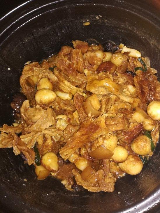 腐竹腩肉冬菇煲（下饭神器）