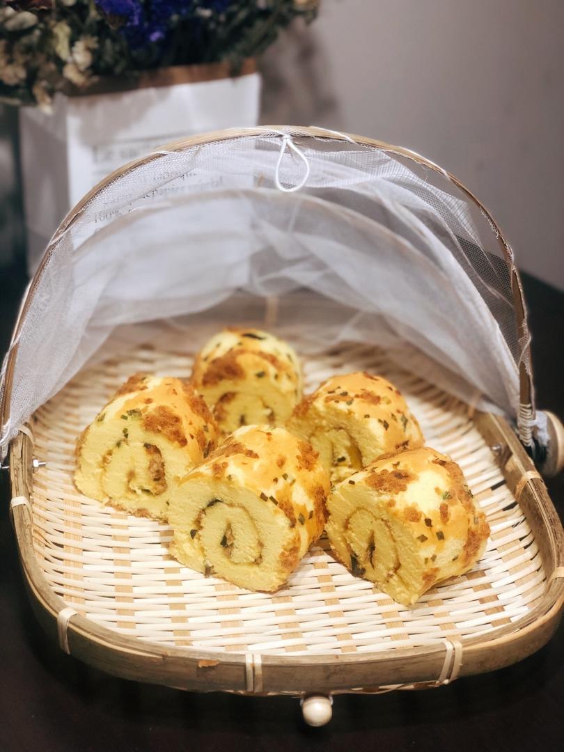 香葱肉松蛋糕卷（这是一个步骤超级详细的视频菜谱）