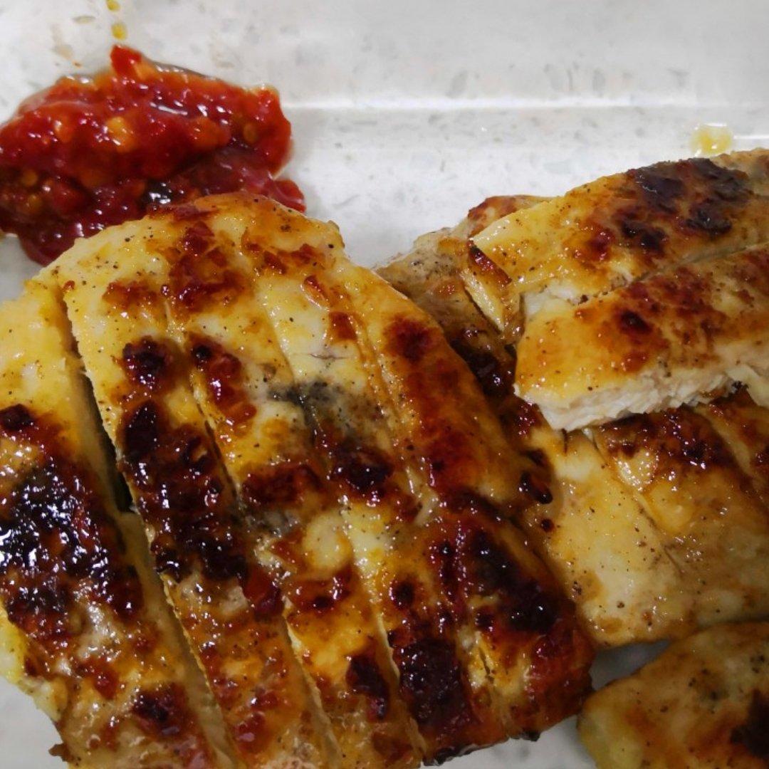 酷炫屌炸天好吃的煎鸡胸肉（香蒜蜂蜜煎鸡胸肉）