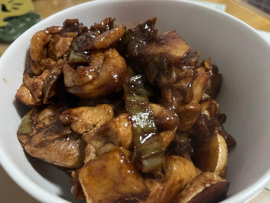 炒鸡香的农家姜葱炒鸡