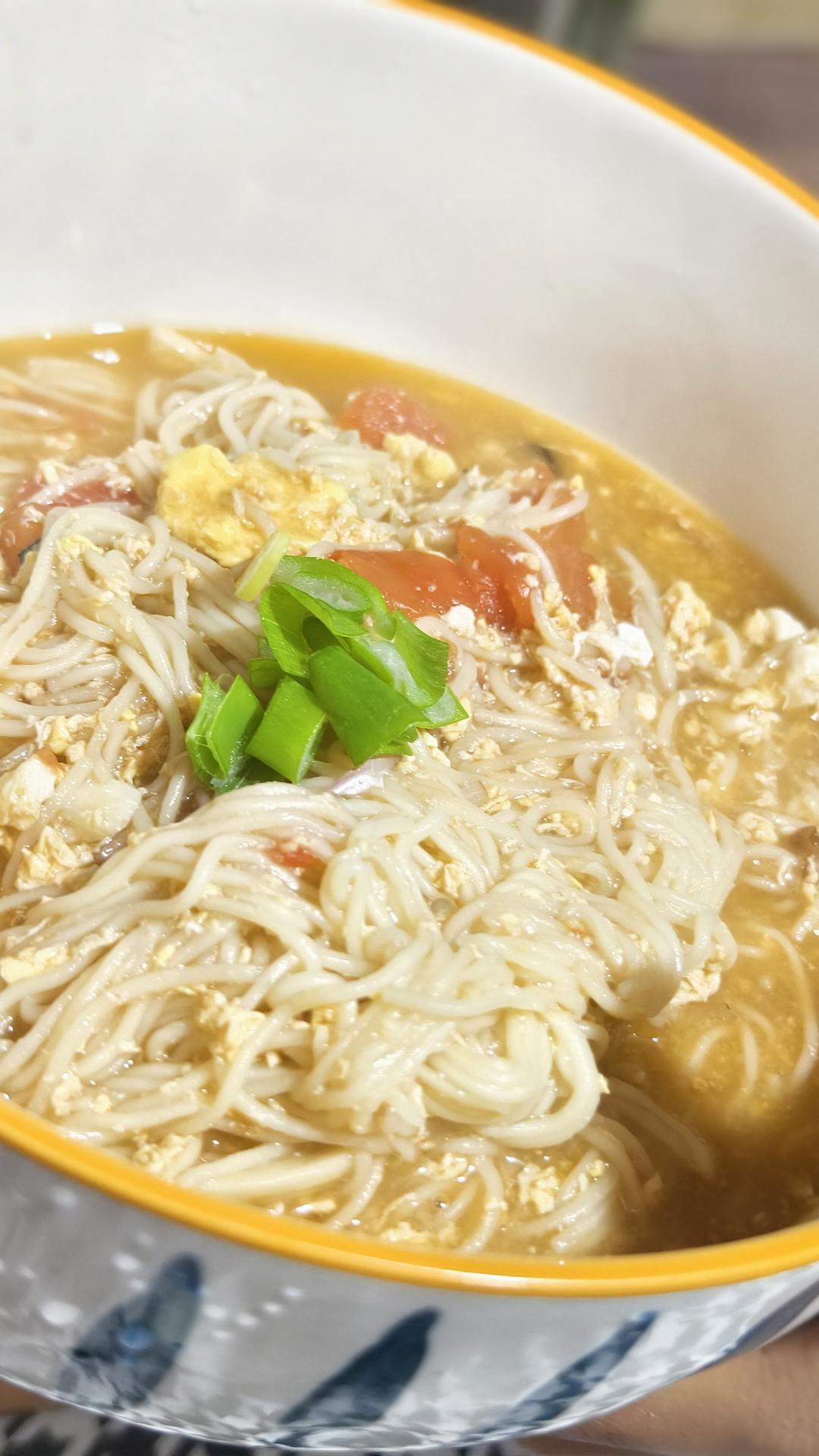 恨不得抱着锅舔的番茄鸡蛋面