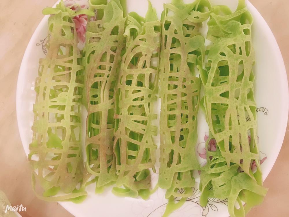 浪漫的蕾丝鸡蛋卷