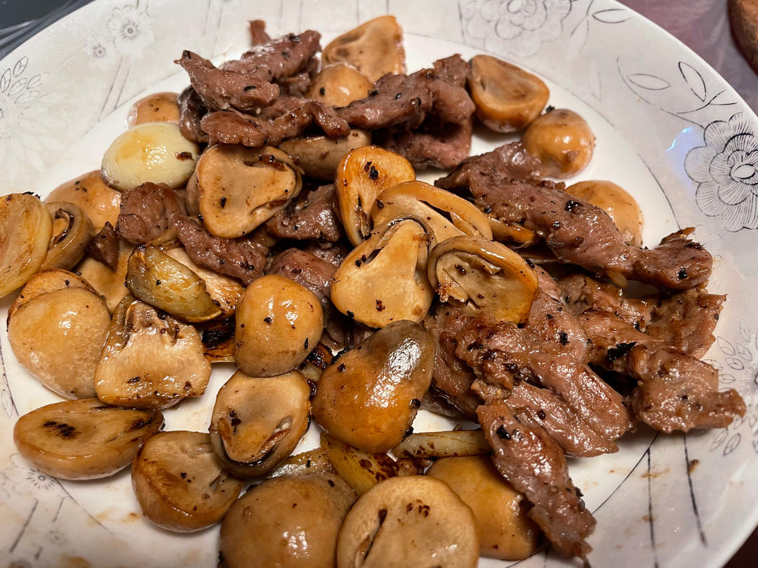 好吃得停不了的“草菇炒牛肉”