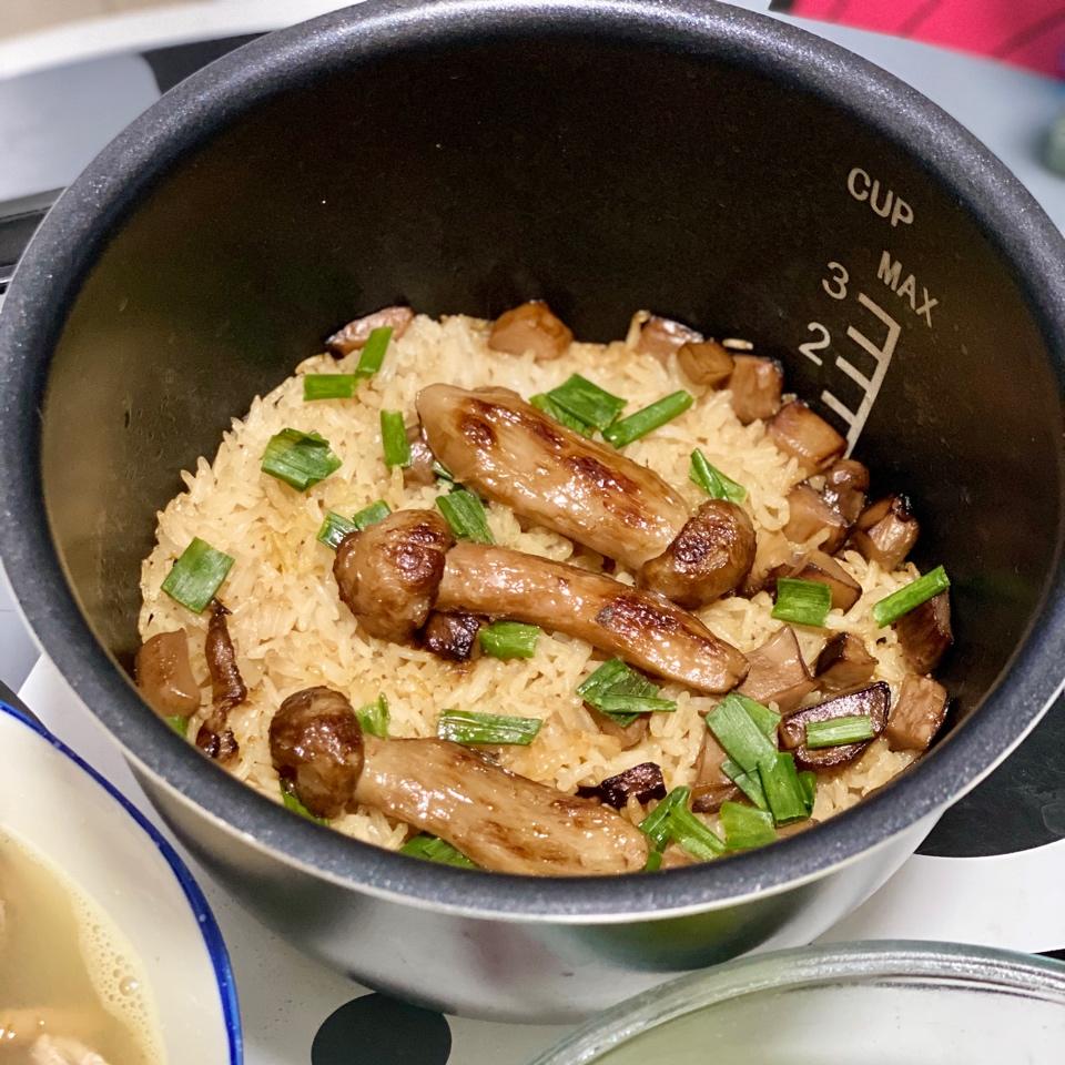 大波浪熊阿姨做的没人能拒绝的日式松茸饭(无味淋的电饭锅版)