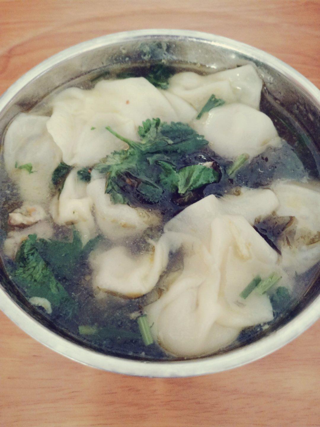 紫菜虾皮煮云吞
