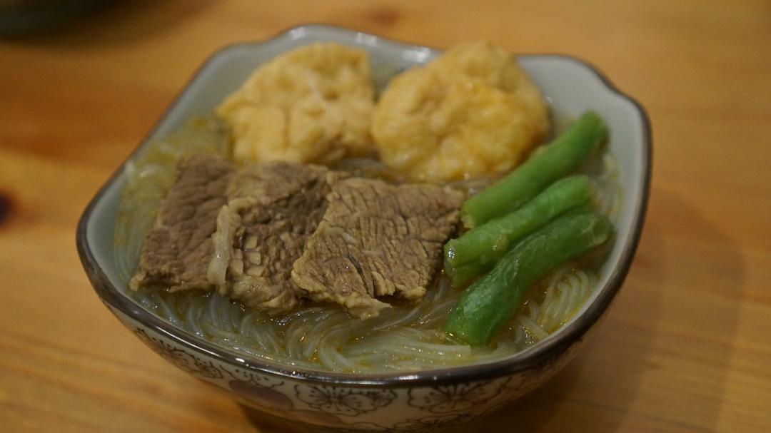 油豆腐牛肉粉丝汤