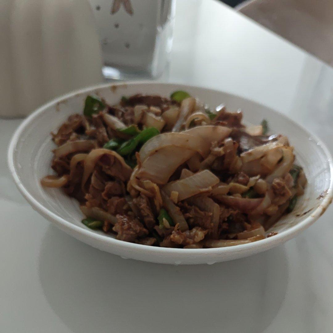牛肉炒洋葱
