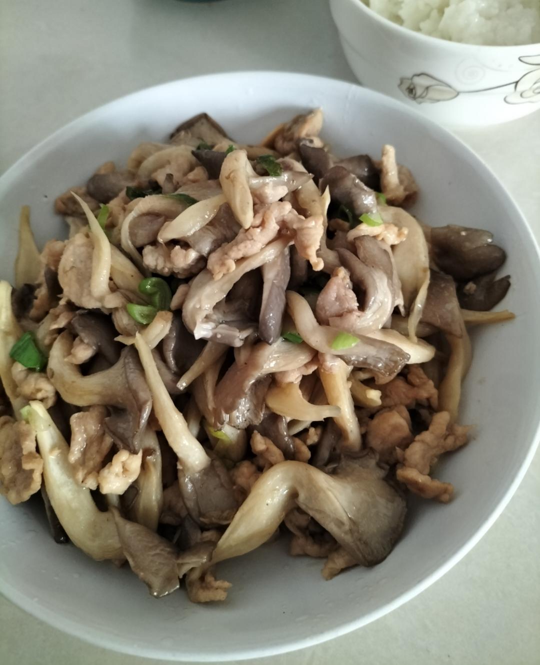 平菇炒肉片