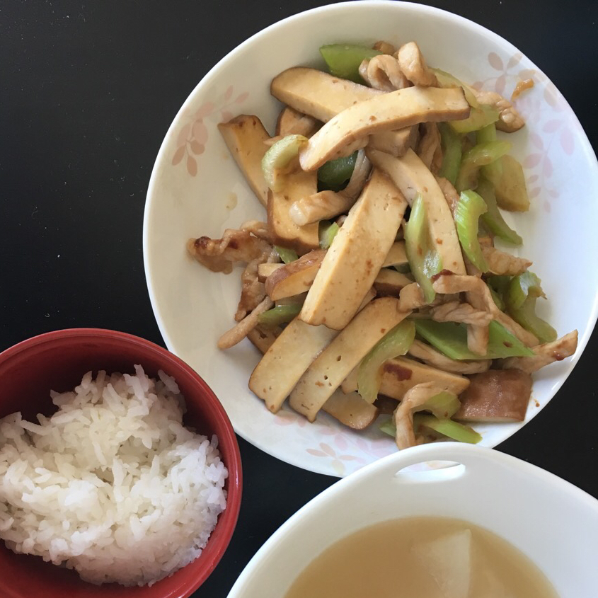 芹菜香干炒肉丝