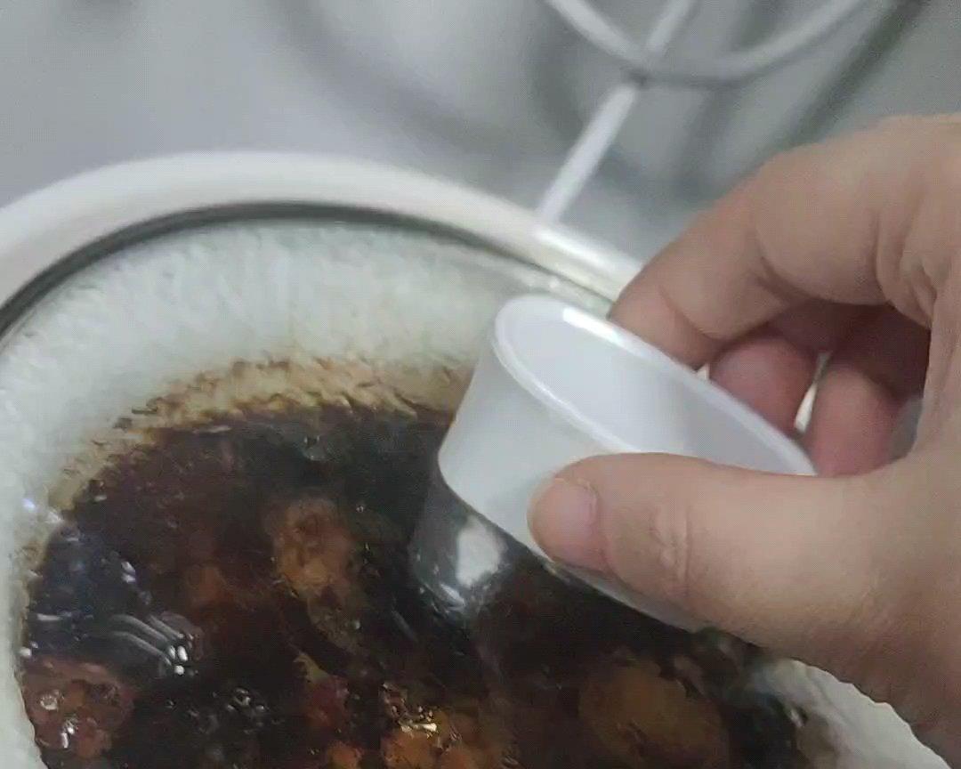 鸡腿焖蛋的做法
