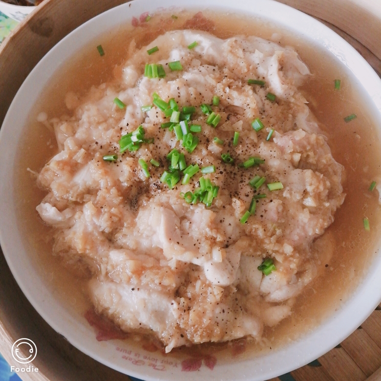 低脂饮食-蒜蓉蒸鸡胸肉金针菇的做法