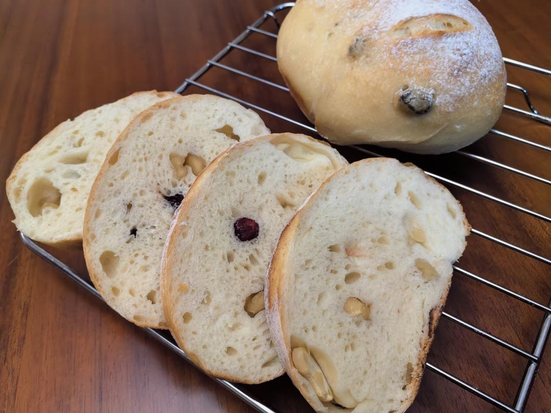 全麦蔓越莓核桃软欧包