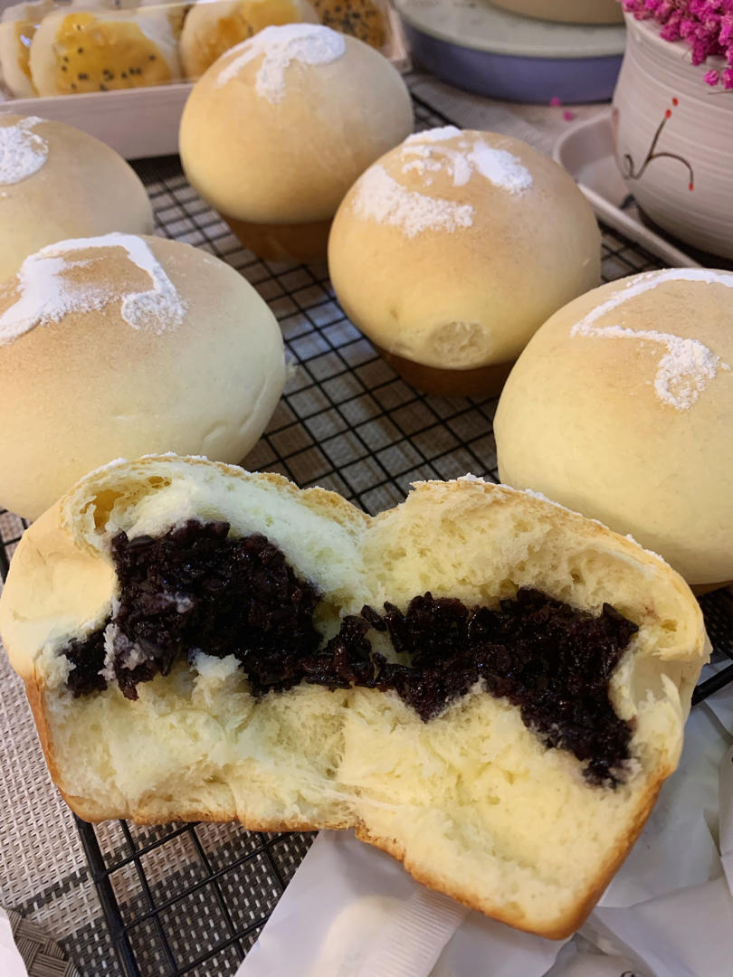 软软萌萌的紫米小面包