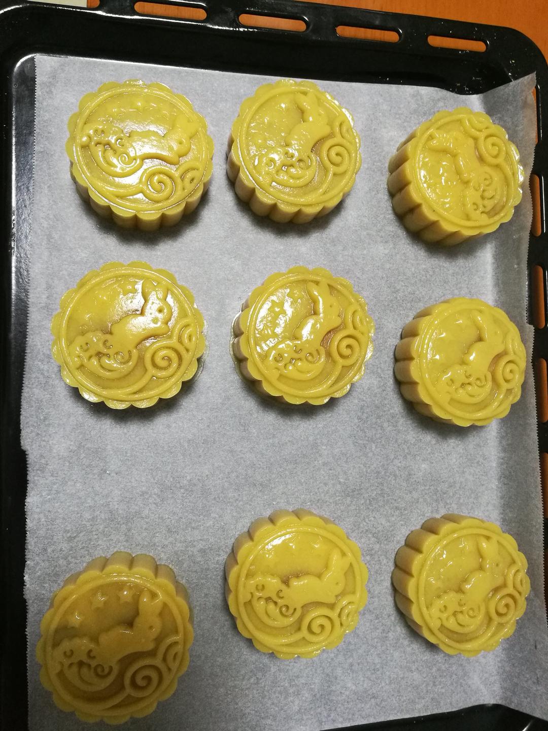 广式月饼—蛋黄芝麻月饼
