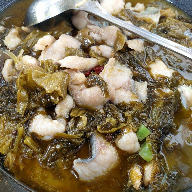 〈酸菜鱼〉，汤都能喝掉。欣小厨 😉