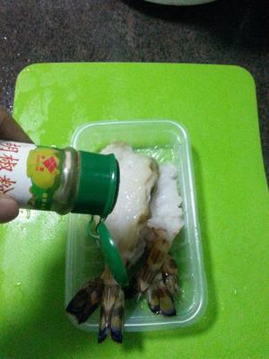 香炸斑节虾的做法 步骤3