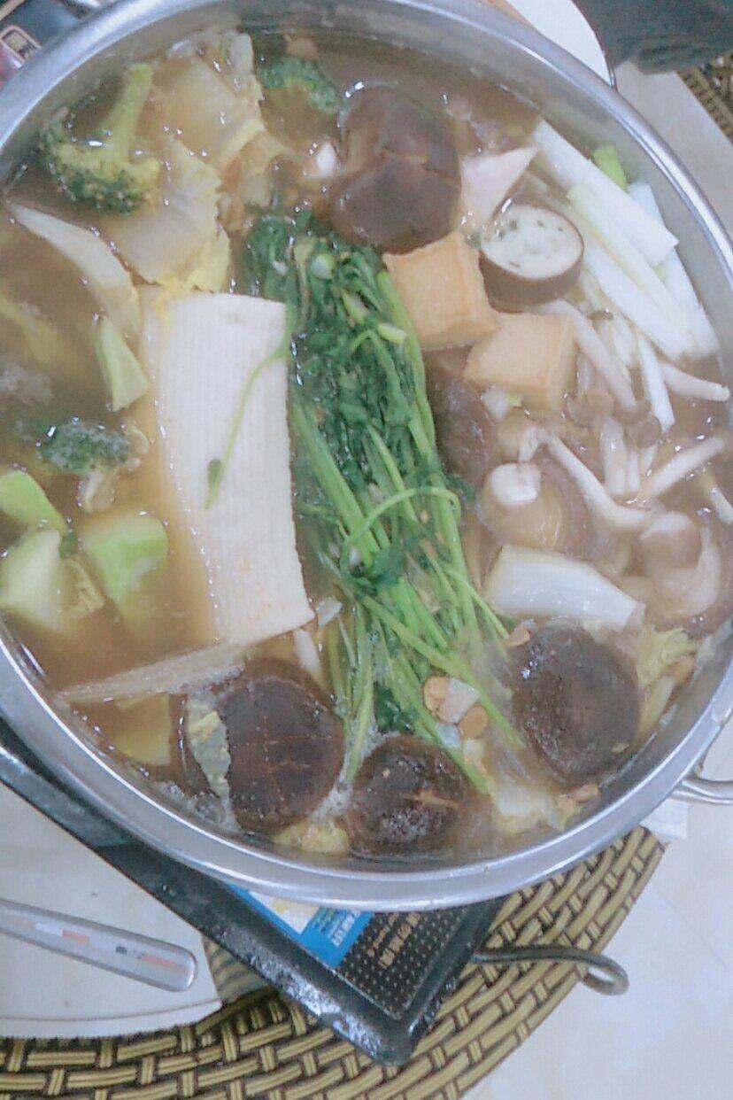 鲜菌肥牛锅