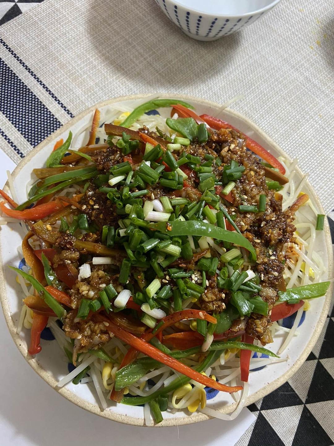 厨师长教你：“凉拌豆芽”的费时做法，口感爽脆味道很赞，收藏