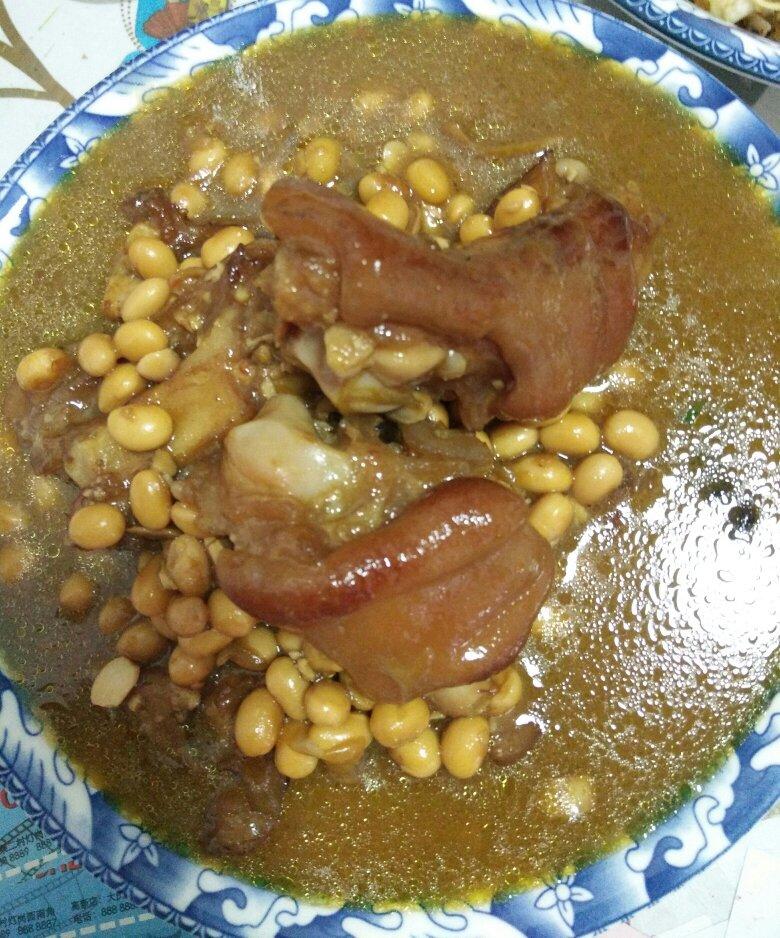 入口即化的黄豆烧猪蹄（黄豆无需浸泡）