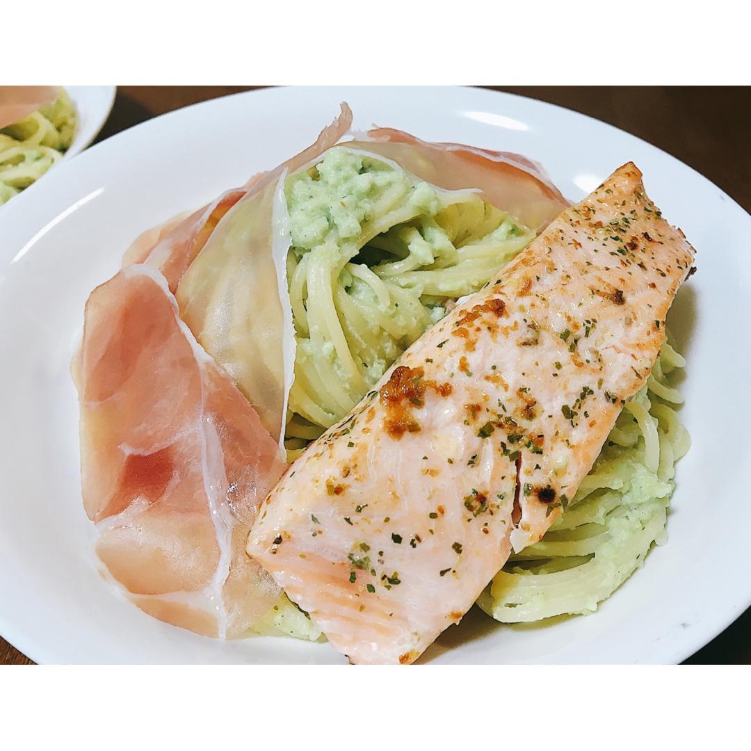 小清新牛油果火腿意面