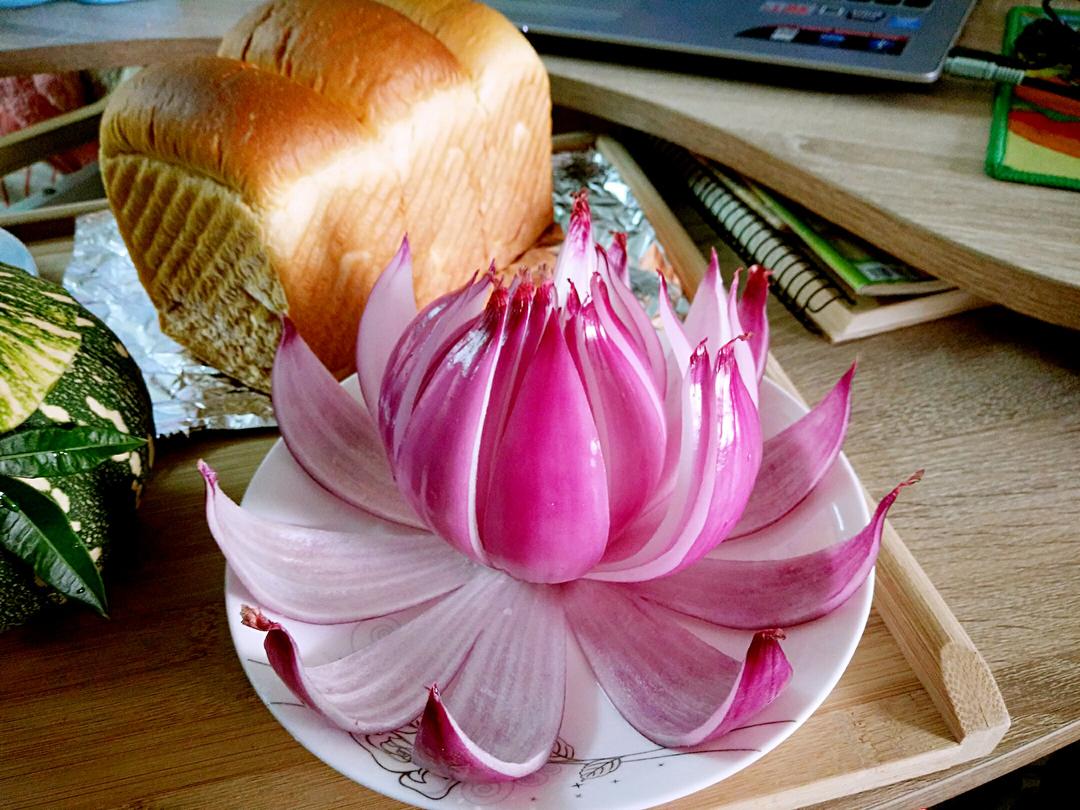 阿橙和美食做的烤洋葱花