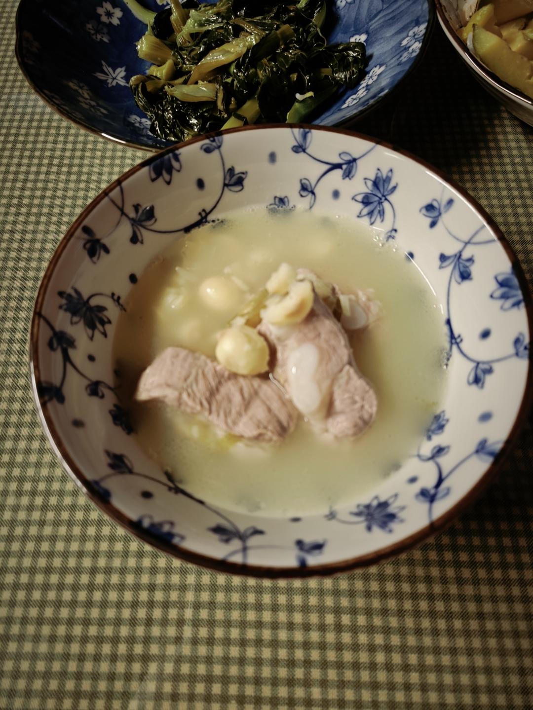 莲子土豆排骨汤