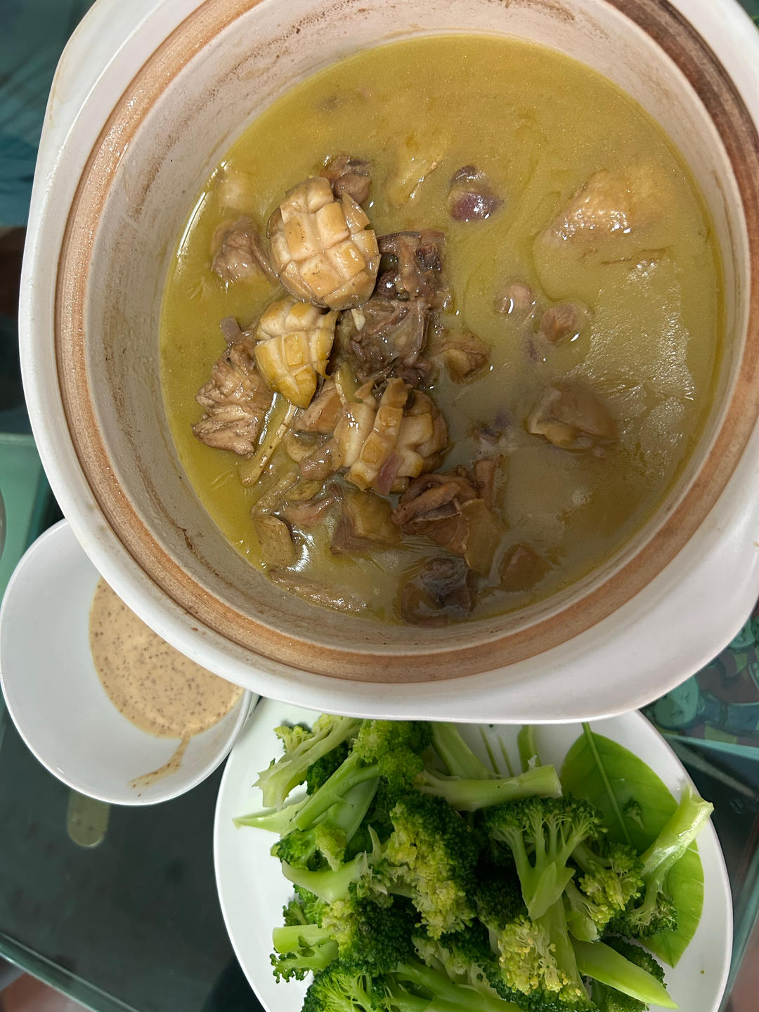 鲍鱼焖鸡煲