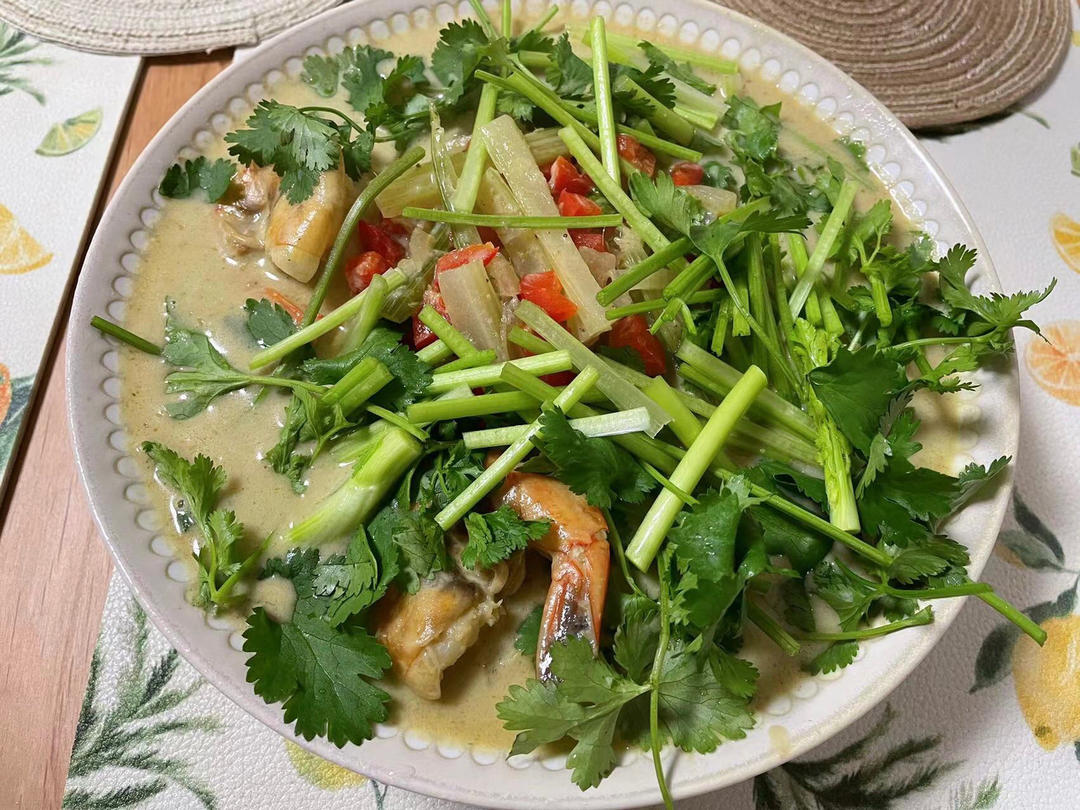 用料简单味道出奇，这泰式咖喱虾香到没话说