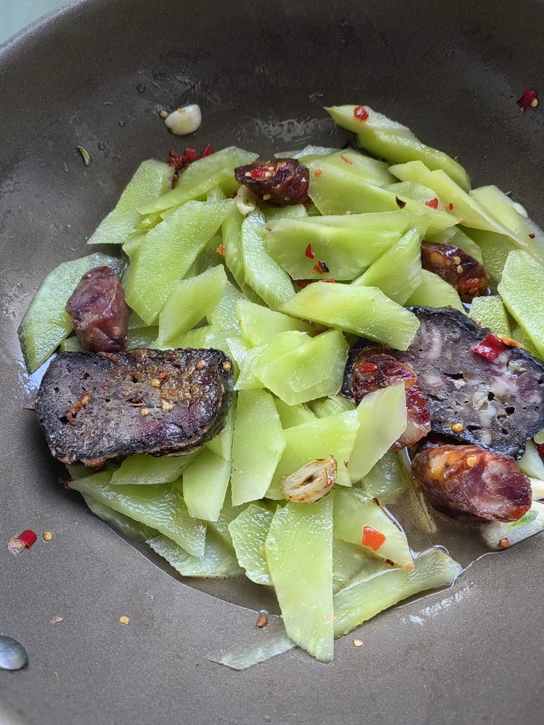 莴笋炒腊肠
