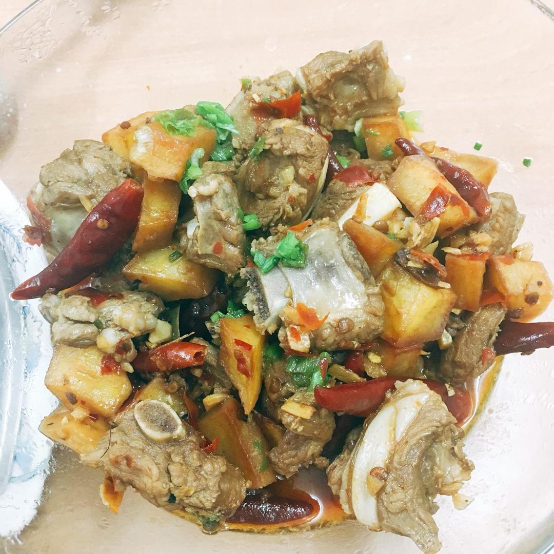 超级下饭的土豆烧排骨