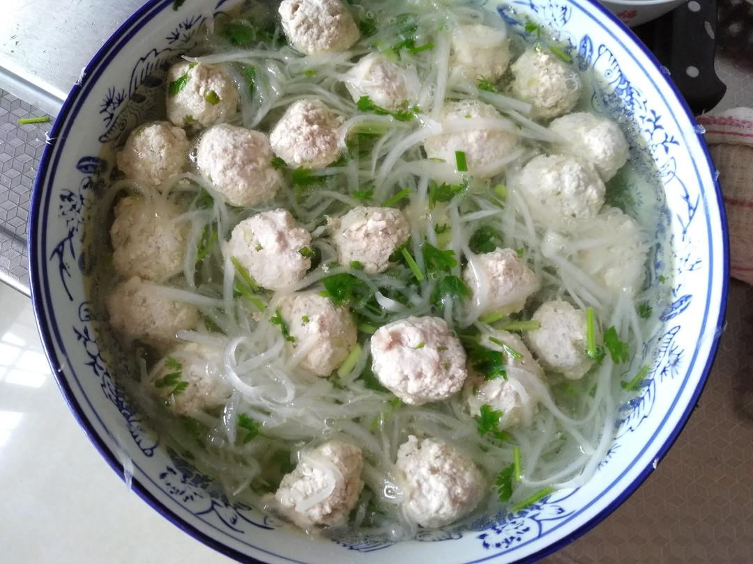 【10分钟系列】白萝卜豆腐圆子汤