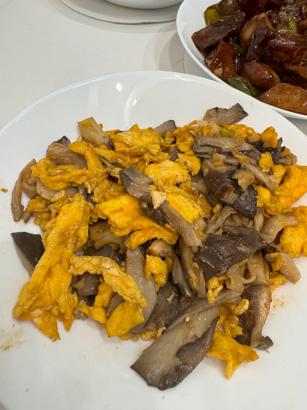 蘑菇炒鸡蛋	平菇这样炒，鲜美无比巨好吃