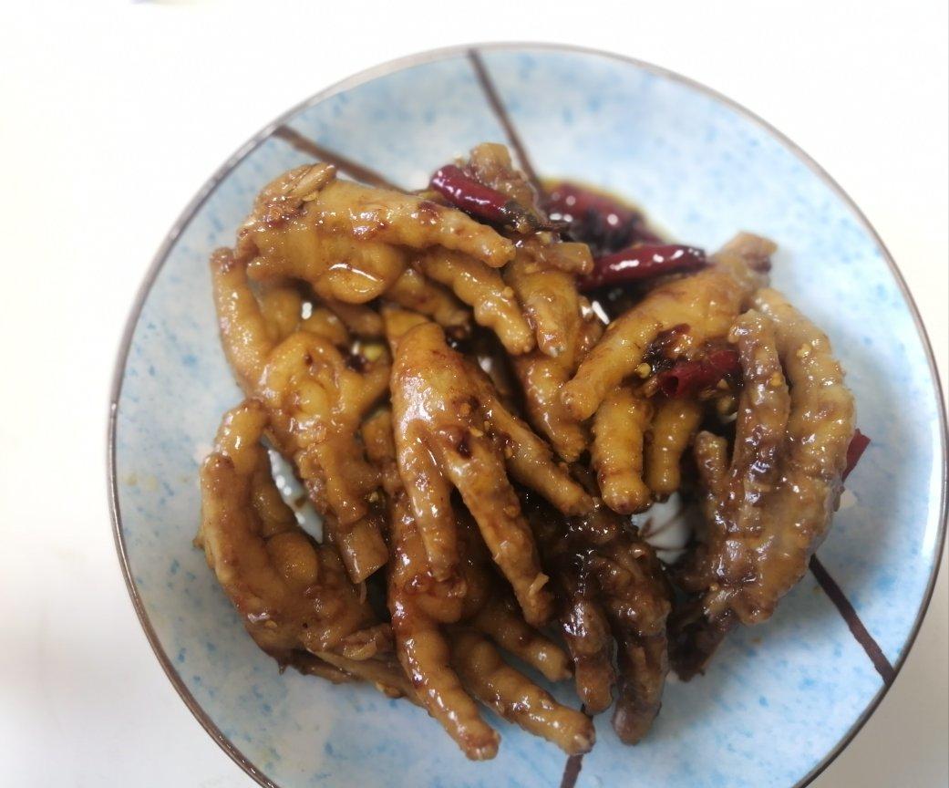 好吃到手指都吃掉的卤鸡爪