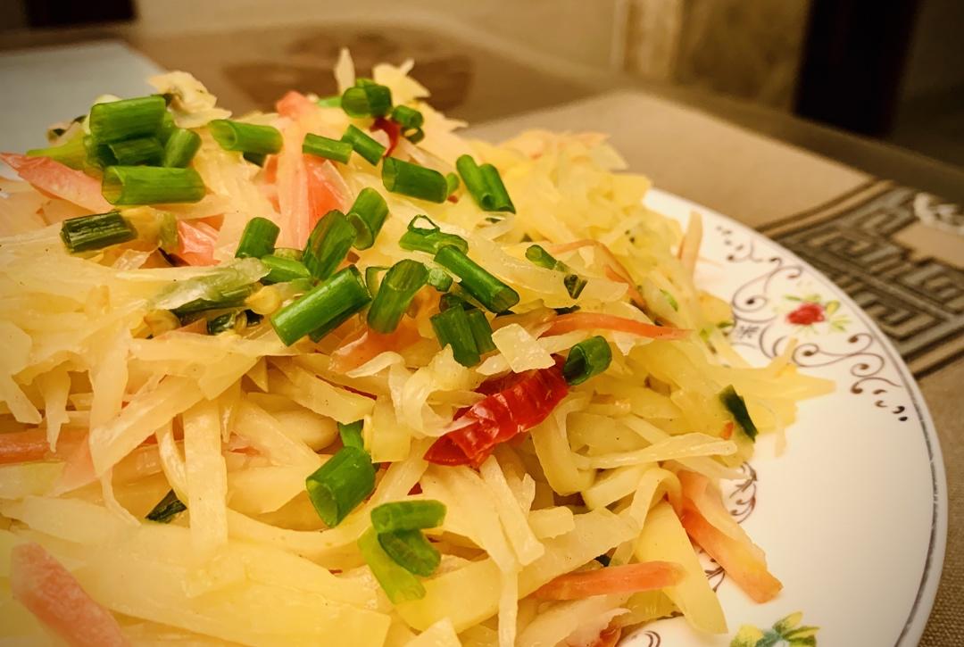 酸辣土豆丝（绝对清脆爽口，比外面卖的好吃，有诀窍！）