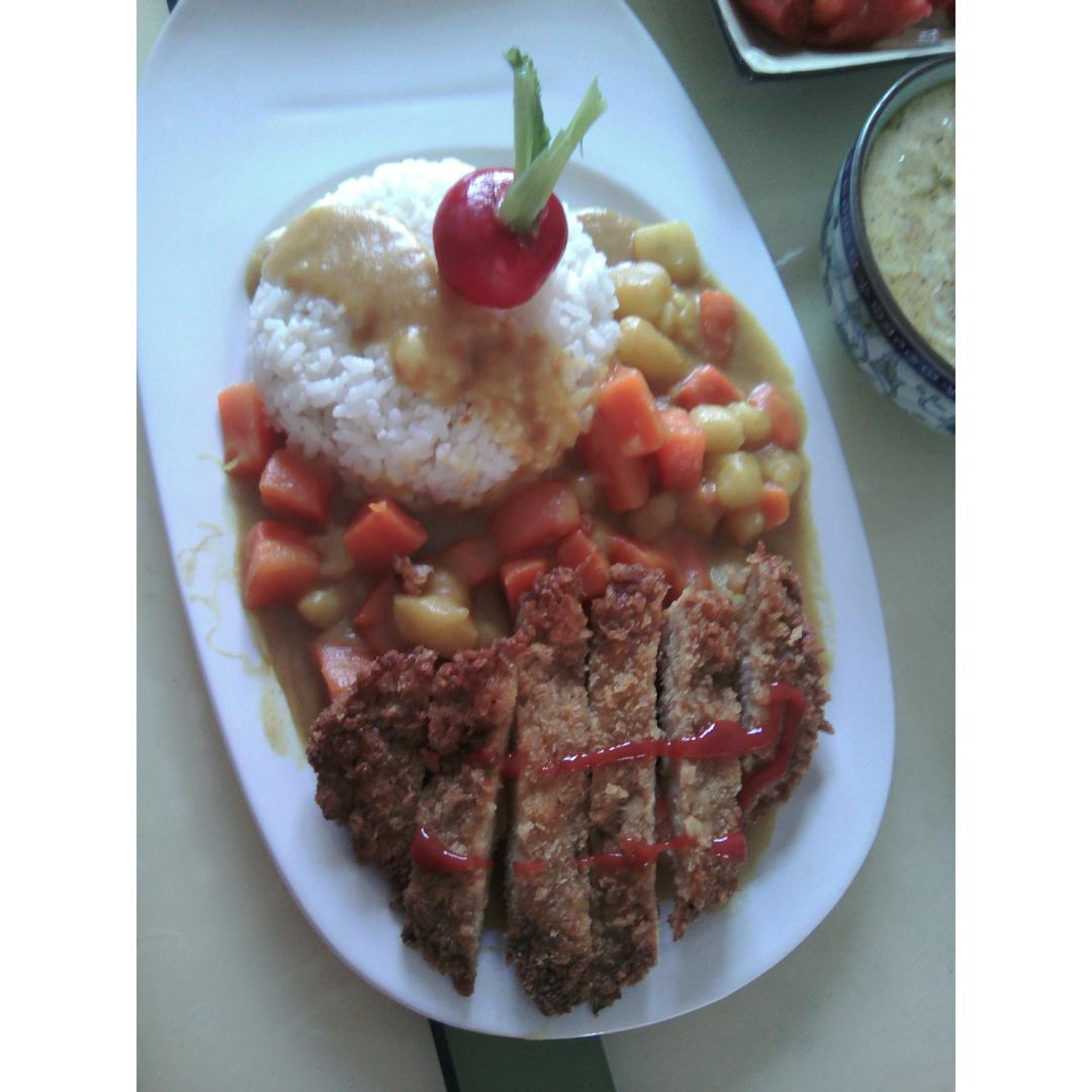 炸鸡排咖喱饭