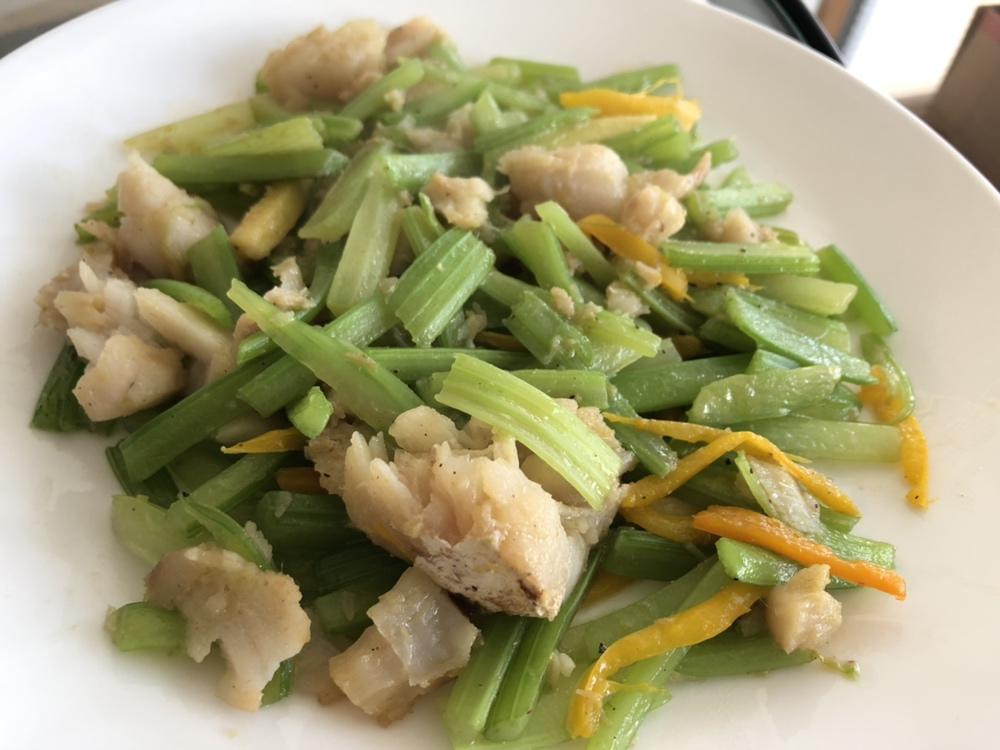【健康三餐】鱼肉末炒西芹