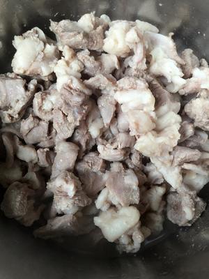 羊肉萝卜菌菇汤的做法 步骤1