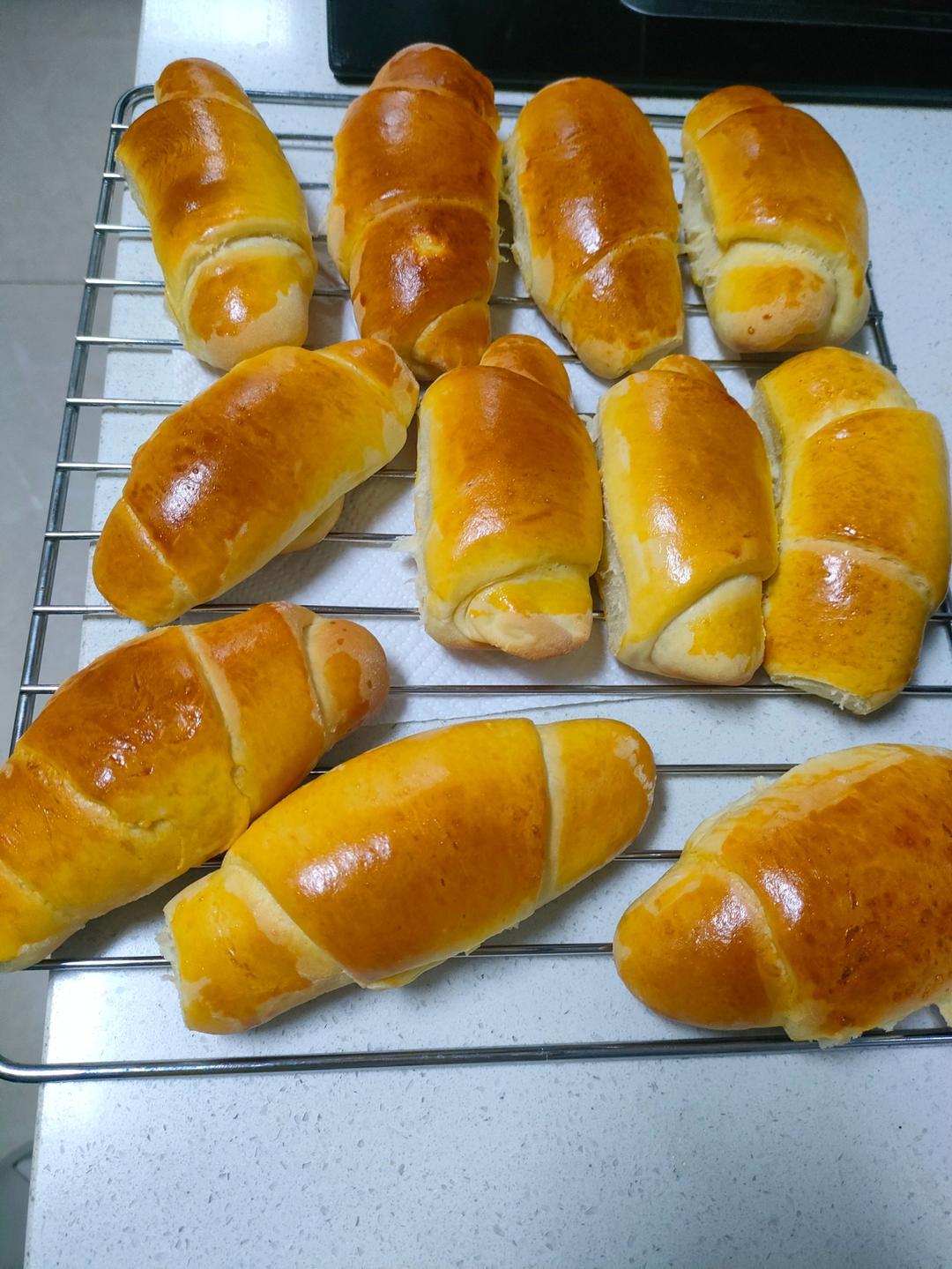 拉丝卷肠肉松面包