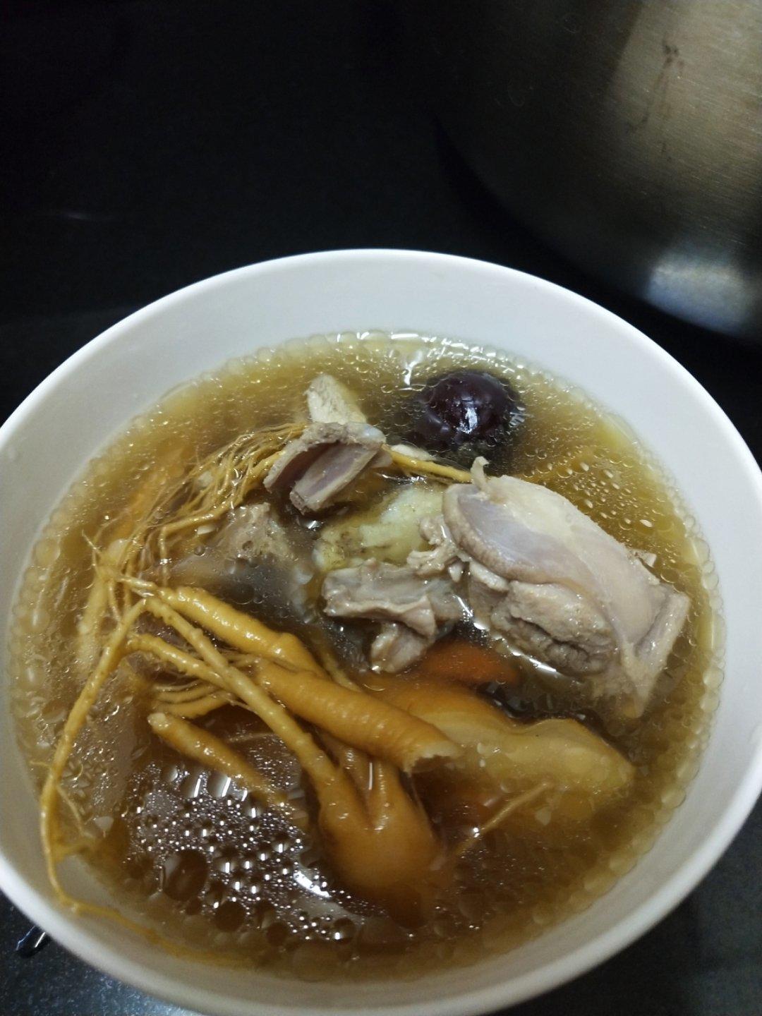 秋日进补人参鸡汤