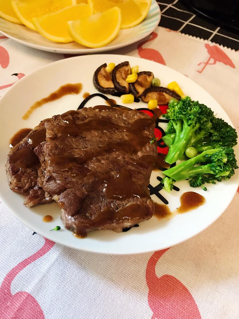 蒙面小南瓜做的黑椒牛排