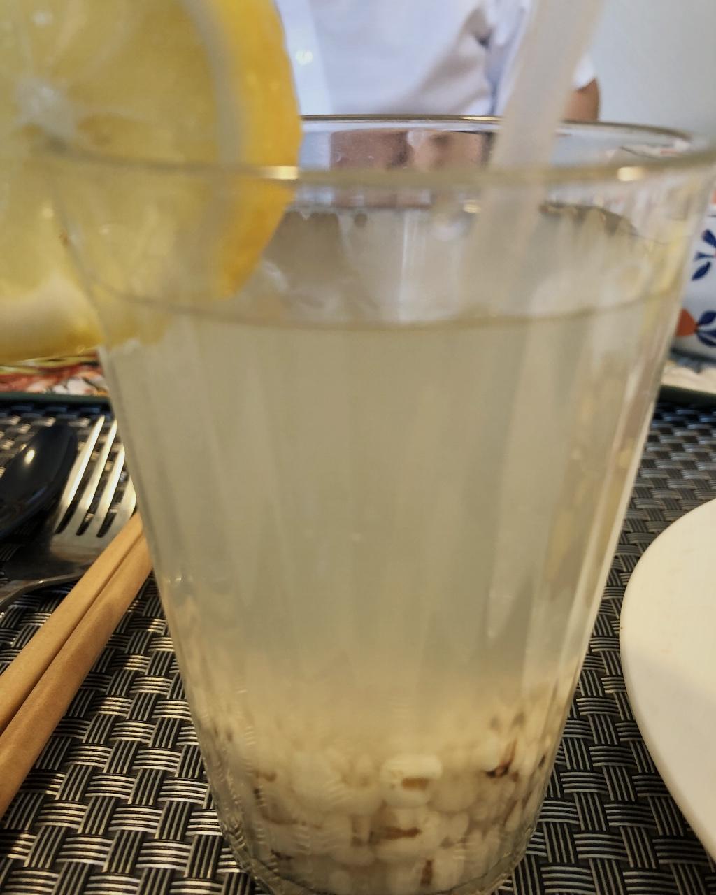 养颜柠檬薏米水