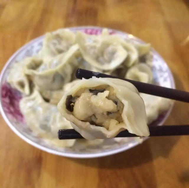 鲜掉眉毛的 三鲜水饺~