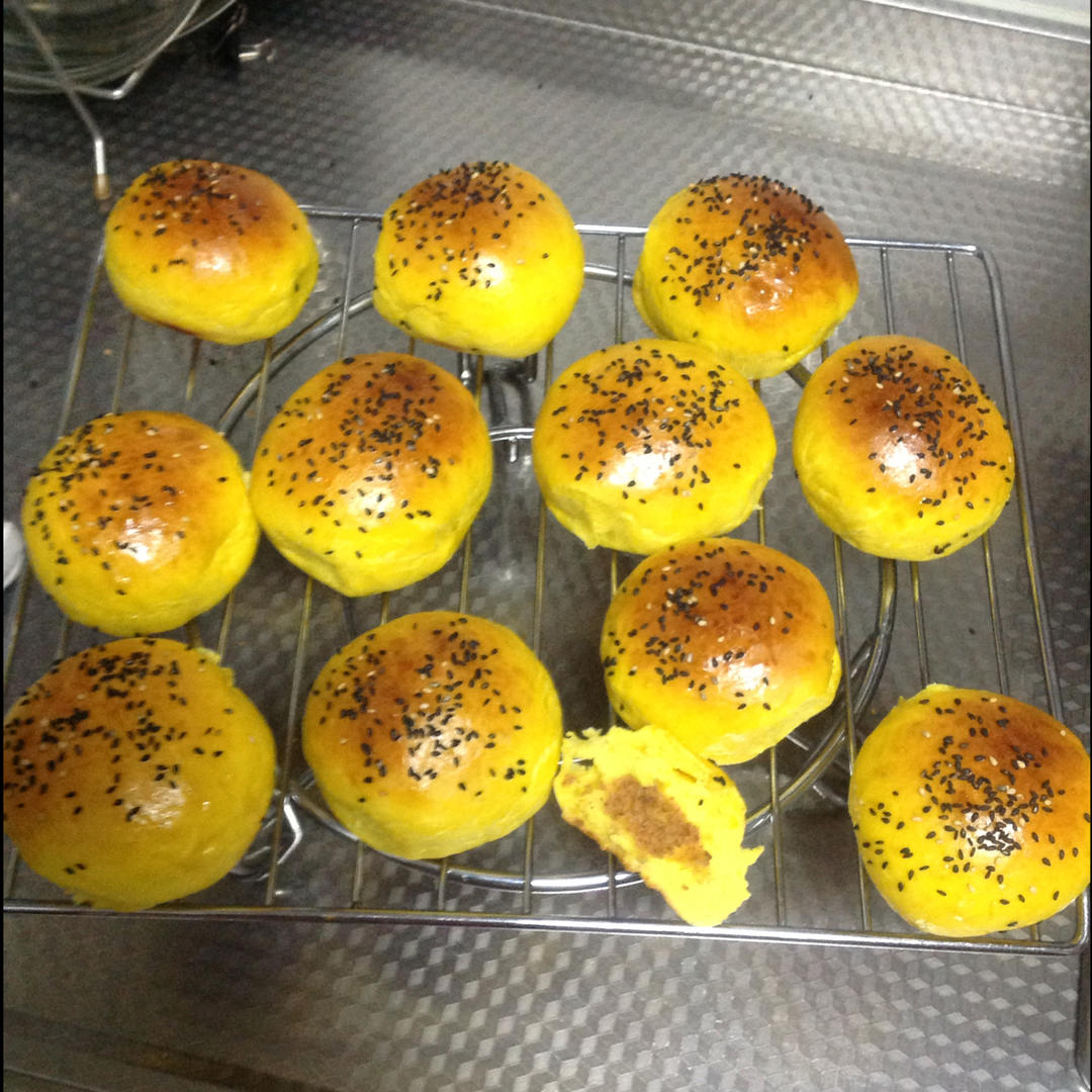 南瓜奶油小餐包（一次发酵）