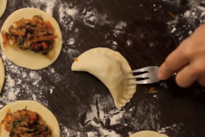 拉丁风味|蘑菇馅饺 Mushroom Empanadas的做法 步骤16