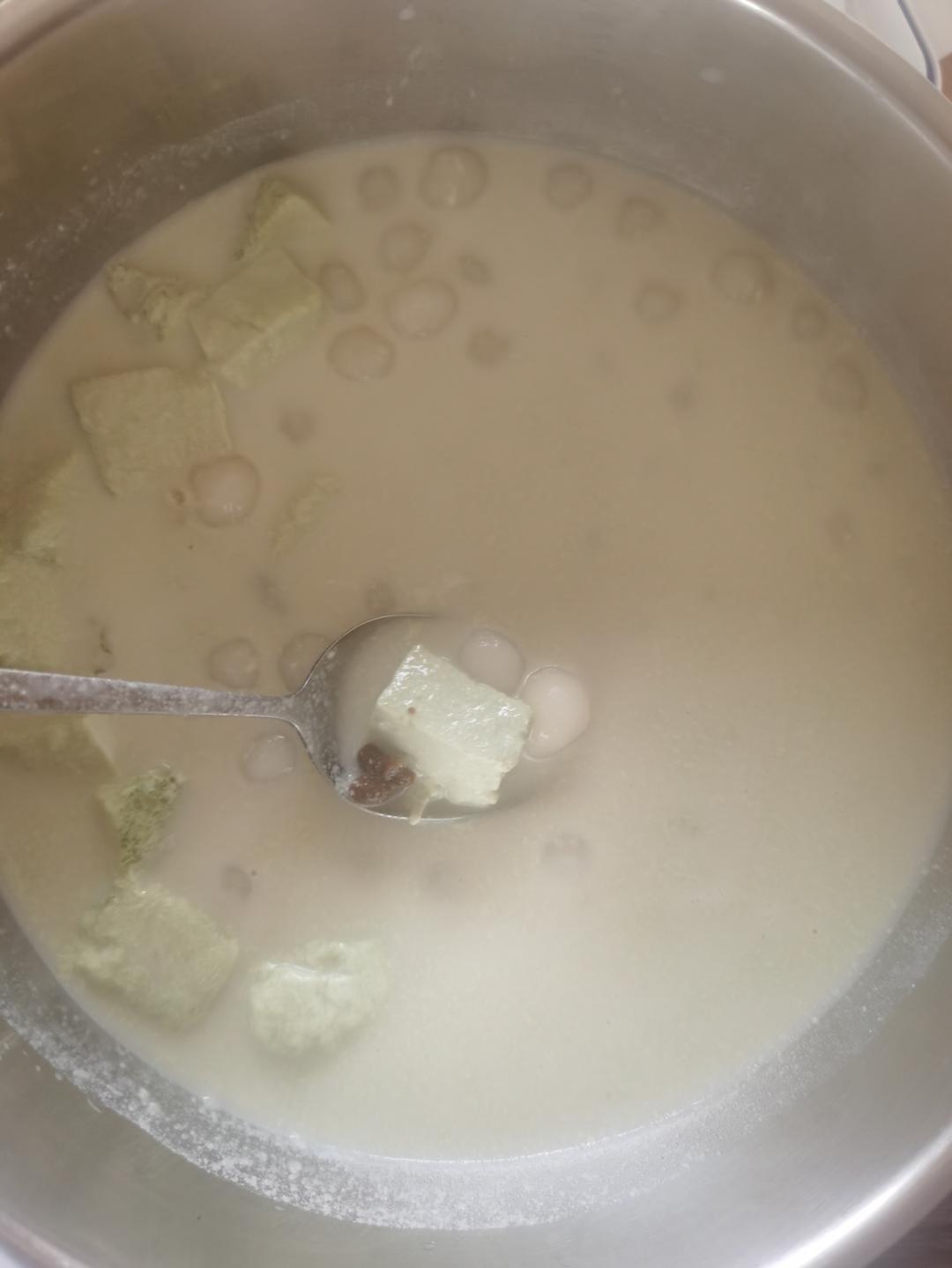 夏日必备小甜品抹茶奶冻白玉丸子