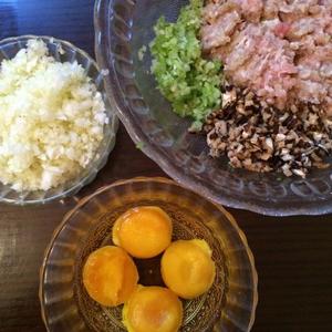 蛋黄肉包的做法 步骤1