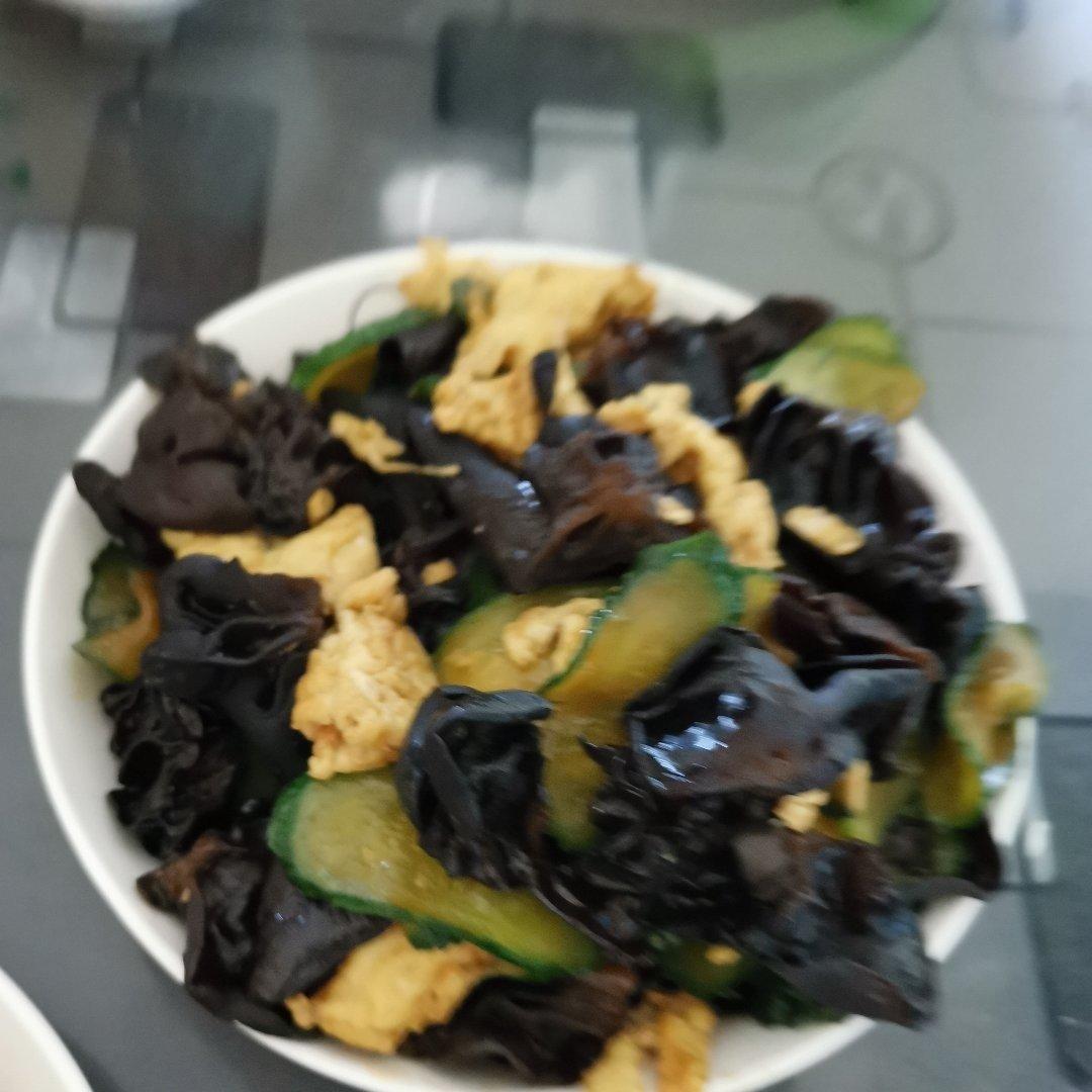 黄瓜木耳炒鸡蛋